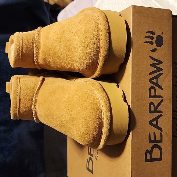 NWT BearPaw retro shorty Youth,size 1 Y, ice coffee solid - Picture 5 of 6